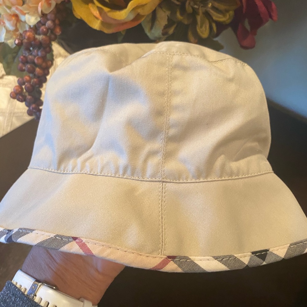 Burberry bucket hat